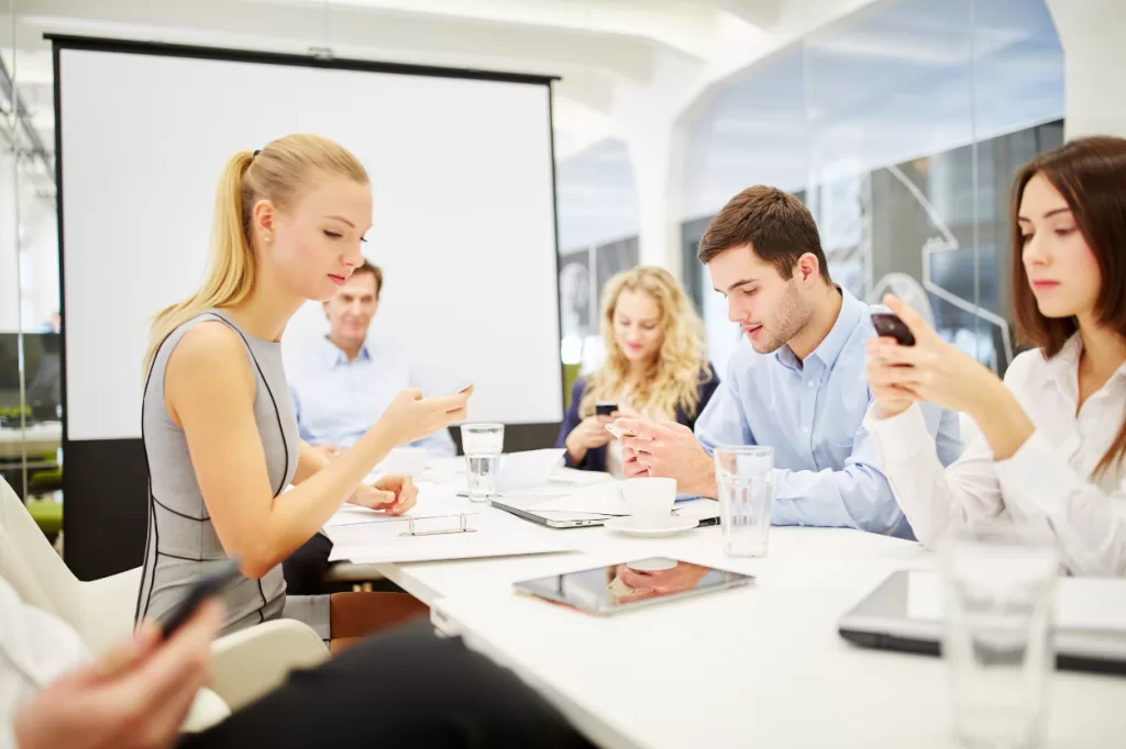 Komunikacja zespołowa to wielkie wyzwanie i zarazem podstawa w zdalnym modelu pracy.